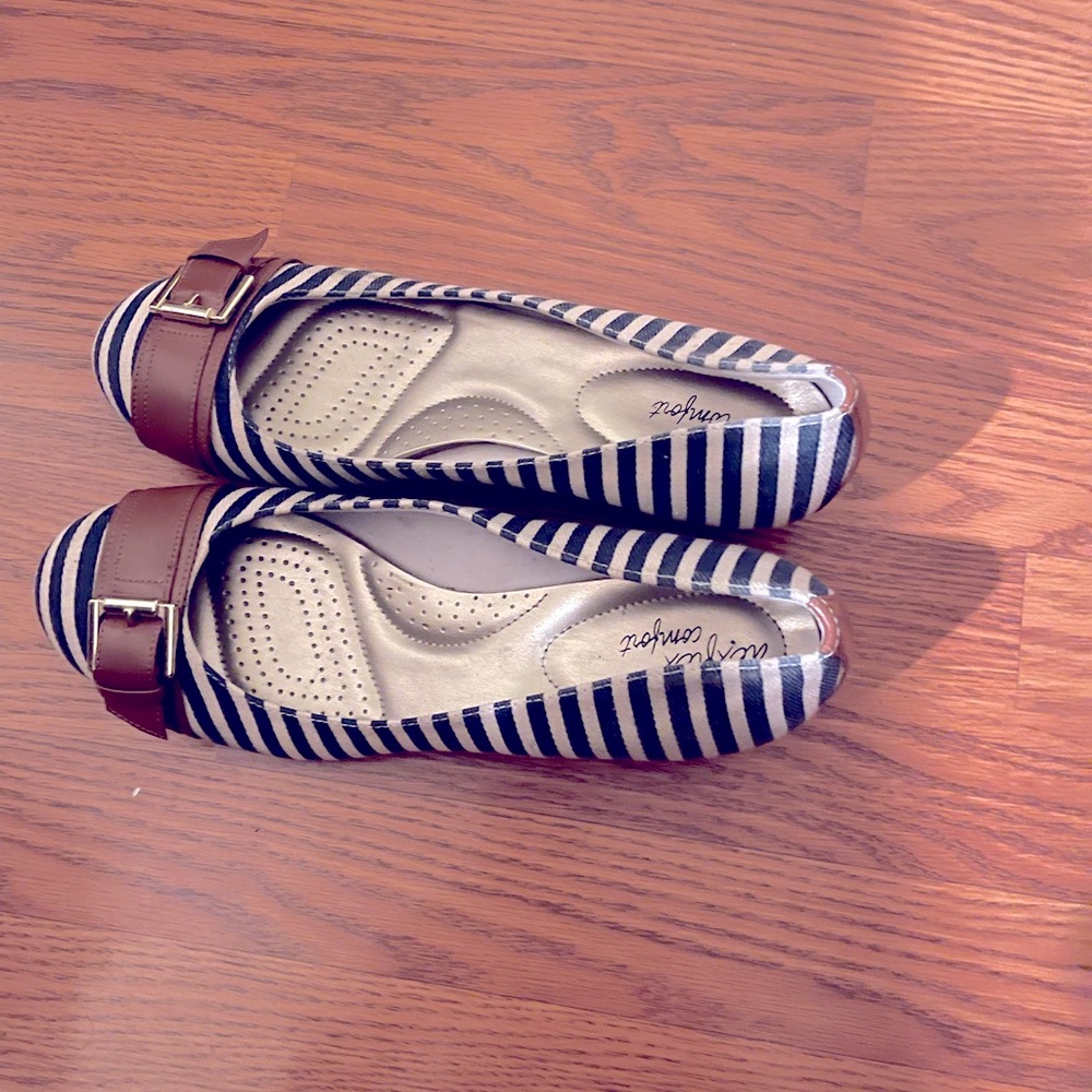 Navy and beige shoes trimmed intan